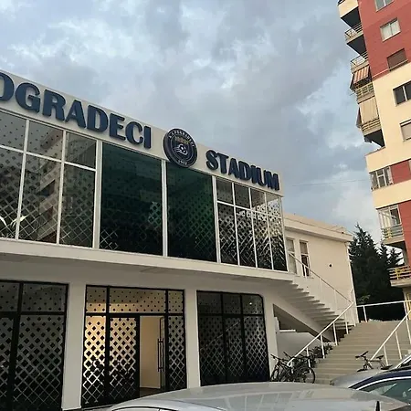Stadiumi House * Πόγραδετς