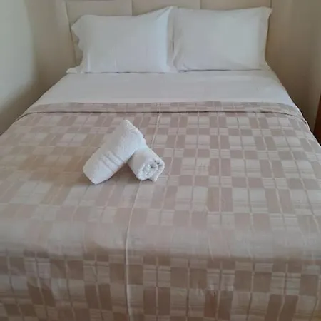 Stadiumi House Apartman *