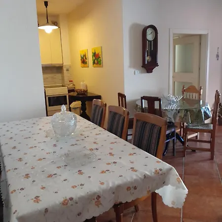 Stadiumi House Apartman *